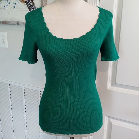 LOFT Tops - LOFT Fitted Green Ribbed Scoop Neck Lettuce Hem Tunic Sz XSmall